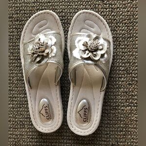 Pretty slide sandal by White Mountain